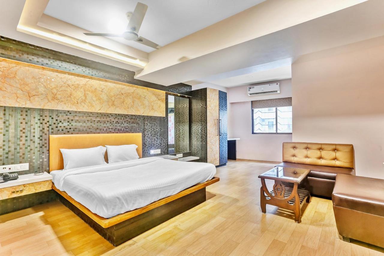 Oyo Flagship 83396 Hotel Vinyasa Residency Мумбай Екстериор снимка