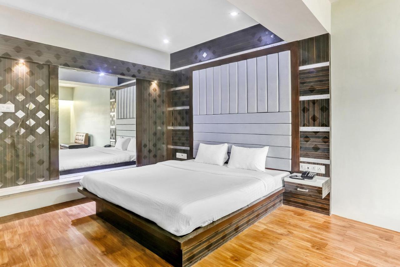 Oyo Flagship 83396 Hotel Vinyasa Residency Мумбай Екстериор снимка