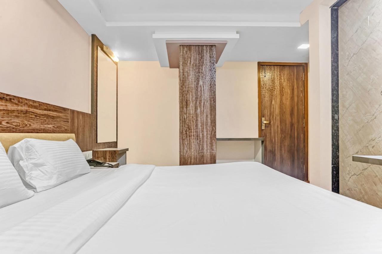 Oyo Flagship 83396 Hotel Vinyasa Residency Мумбай Екстериор снимка
