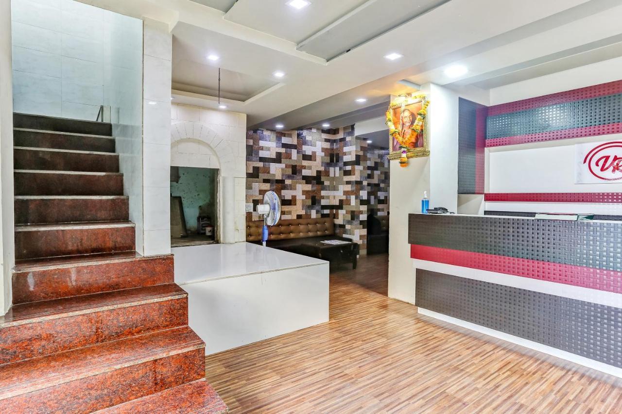 Oyo Flagship 83396 Hotel Vinyasa Residency Мумбай Екстериор снимка